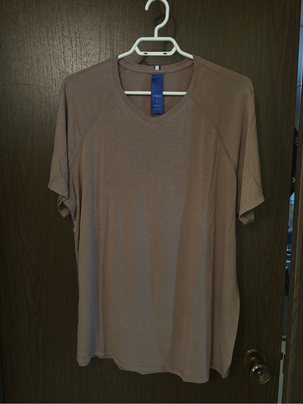 Kit and Ace Men's V-Neck Short Sleeve Shirt - Taupe